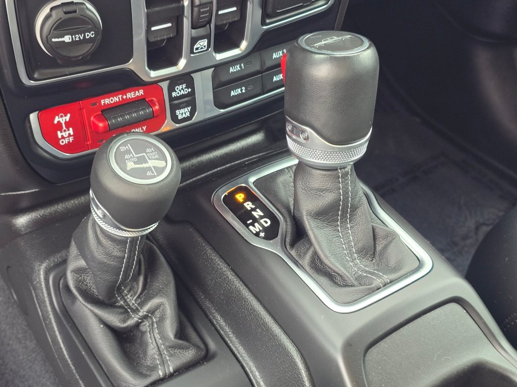 Used 2024 Jeep Gladiator Rubicon AWD/4WD image 16