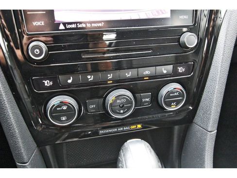 Used 2022 Volkswagen Passat 2.0T SE image 28