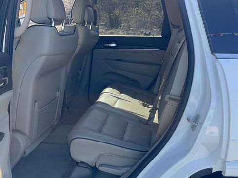 Used 2021 Jeep Grand Cherokee Overland AWD/4WD image 21