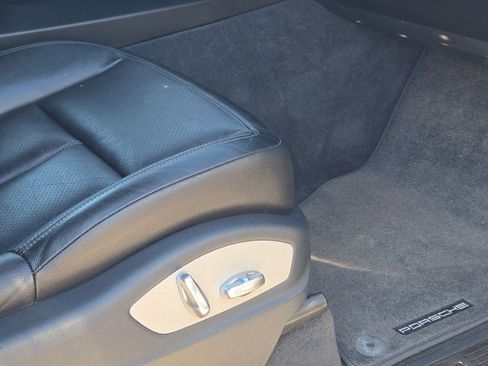 Used 2018 Porsche Cayenne image 40