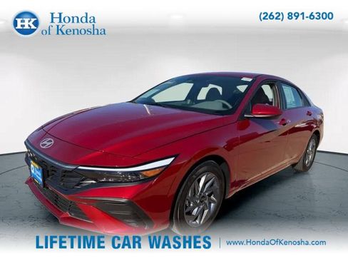 Used 2024 Hyundai Elantra Blue image 1