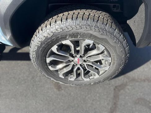 New 2026 GMC Canyon Denali image 9