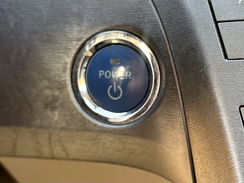 Used 2015 Toyota Prius Five FWD image 25