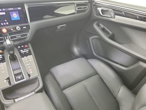 Used 2025 Porsche Macan AWD/4WD image 13