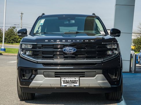 New 2026 Ford Expedition Max Platinum image 2