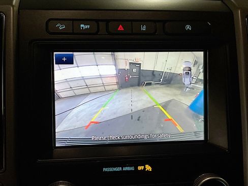 Used 2021 Ford Expedition XLT image 14