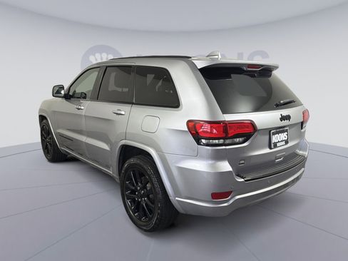 Used 2018 Jeep Grand Cherokee Altitude image 4
