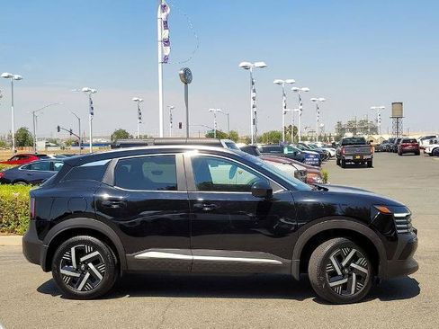 Used 2026 Nissan Kicks SV w/ Illumination Package FWD image 3