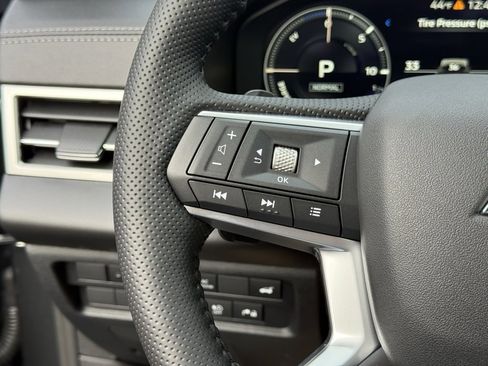 Used 2025 Mitsubishi Outlander SEL image 15