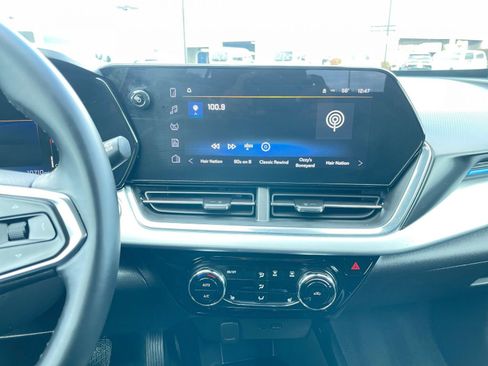 Used 2025 Chevrolet Trax LT w/ LT Convenience Package image 21