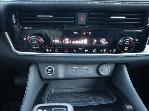 Used 2023 Nissan Rogue SL w/ SL Premium Package image 32