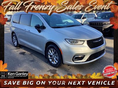 New 2026 Chrysler Pacifica Select