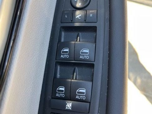 Certified 2024 Chrysler Pacifica Limited FWD image 18