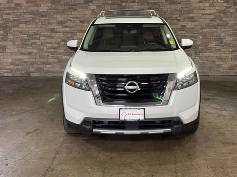 Certified 2025 Nissan Pathfinder Platinum w/ Cargo Package FWD image 2