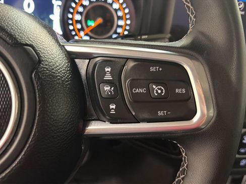 Used 2025 Jeep Wrangler Unlimited Sahara AWD/4WD image 16