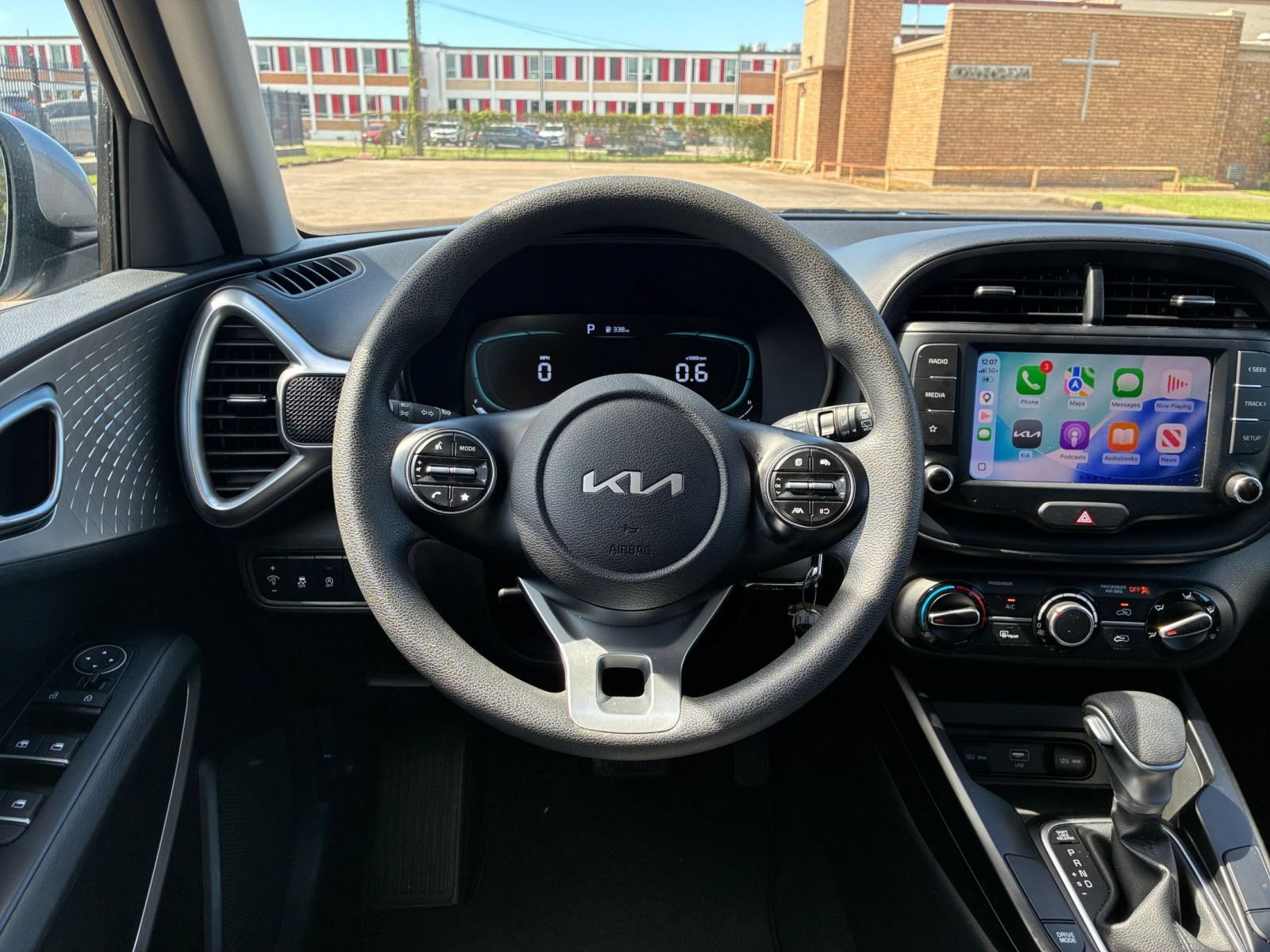 Used 2025 Kia Soul LX w/ LX Technology Package FWD image 31