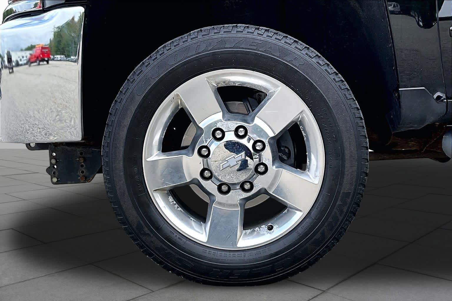 Used 2017 Chevrolet Silverado 2500 LT w/ All Star Edition AWD/4WD image 11