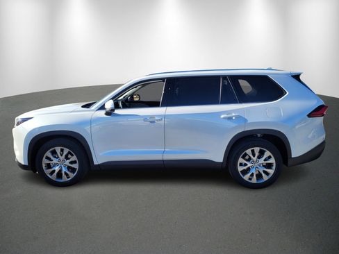 Used 2024 Toyota Grand Highlander Limited image 4