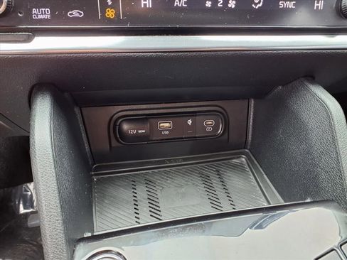 Used 2023 Kia Sportage SX image 9