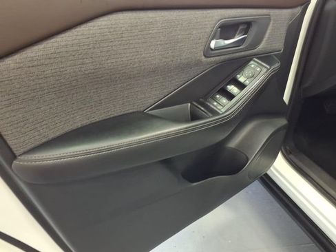 Used 2021 Nissan Rogue SV FWD image 11