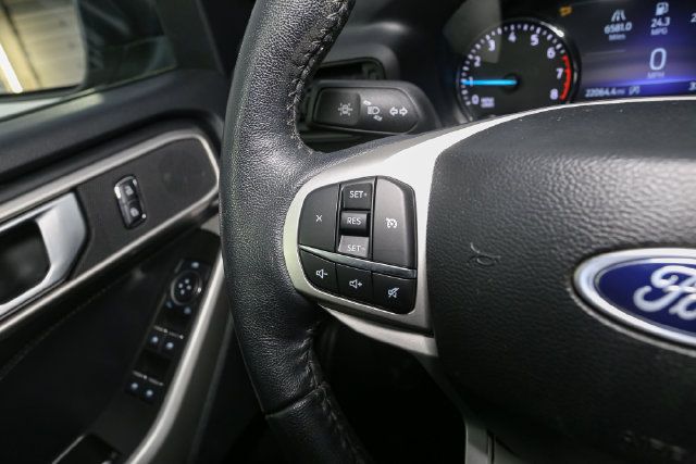 Used 2023 Ford Explorer XLT AWD/4WD image 30