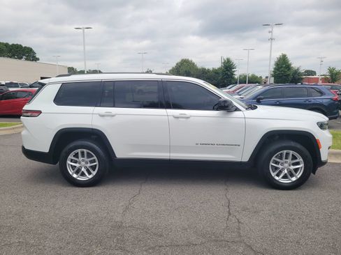 Used 2022 Jeep Grand Cherokee L Laredo w/ Luxury Tech Group I AWD/4WD image 2