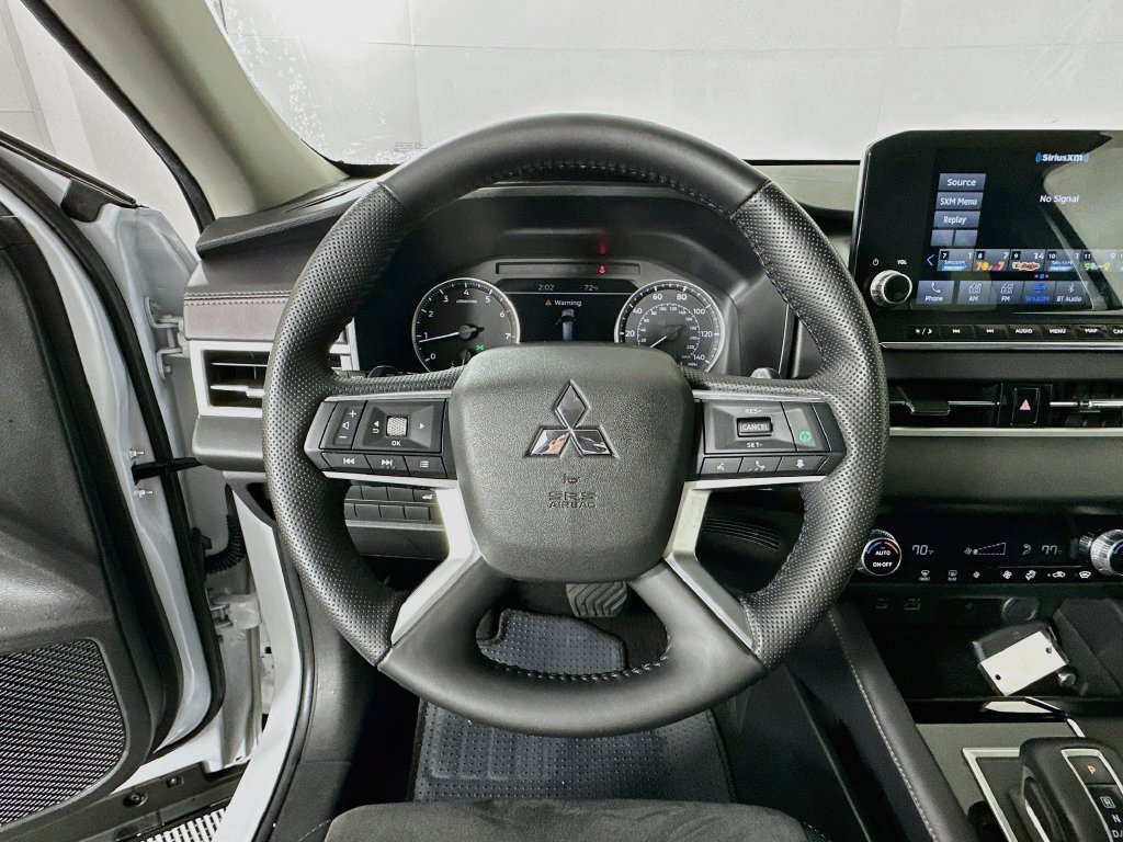 Used 2024 Mitsubishi Outlander SE AWD/4WD image 11