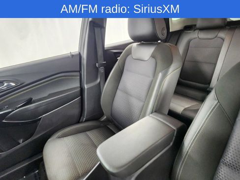 Used 2025 Chevrolet Trax LT FWD image 13