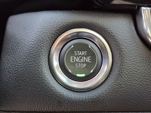 Used 2025 Chevrolet Colorado LT RWD image 30