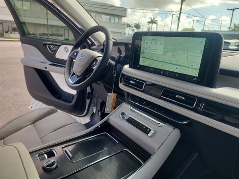 Certified 2025 Lincoln Aviator Reserve w/ Equipment Group 201A image 22