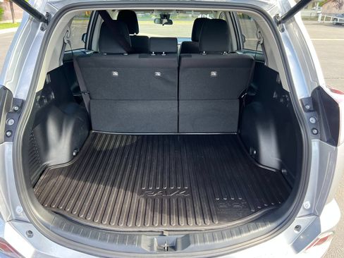 Used 2018 Toyota RAV4 XLE AWD/4WD image 26