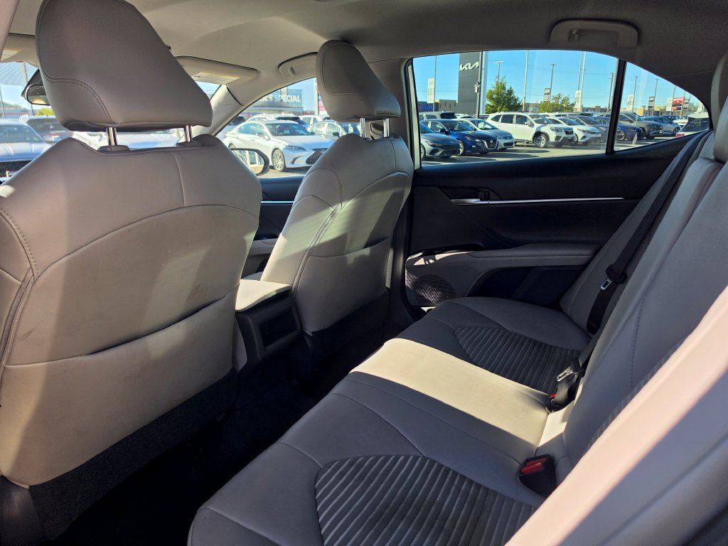 Used 2019 Toyota Camry SE FWD image 11