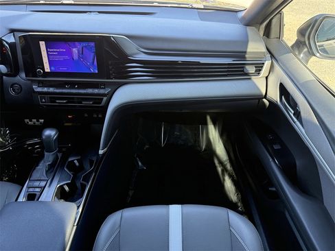 Used 2025 Toyota Camry SE image 16