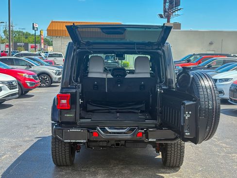 Used 2022 Jeep Wrangler Unlimited Sahara AWD/4WD image 32