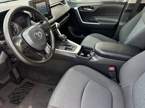 Used 2021 Toyota RAV4 XLE w/ Carpet Mat Package (TMS) image 9
