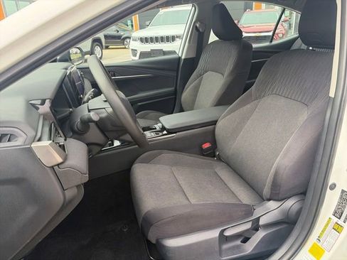 Used 2025 Toyota Camry LE image 18