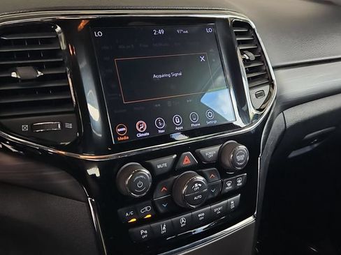 Used 2020 Jeep Grand Cherokee Laredo w/ Laredo X Package RWD image 19