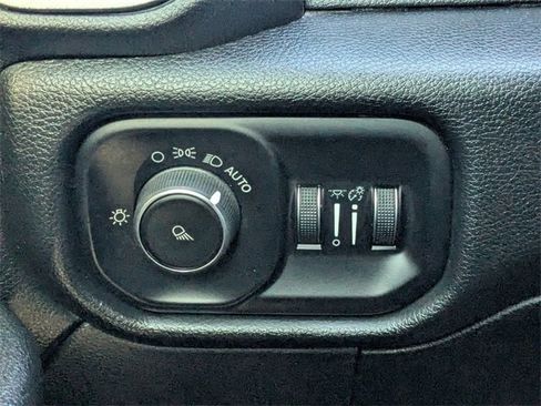 Used 2019 RAM 2500 Tradesman w/ Chrome Appearance Group image 24