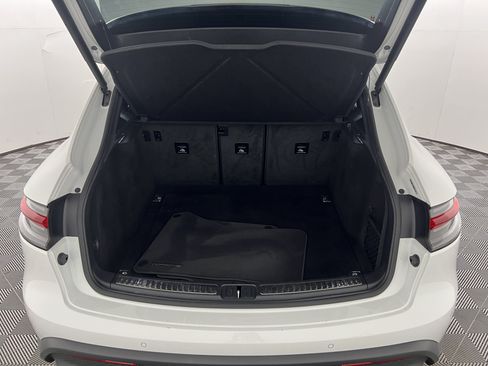 Certified 2024 Porsche Macan AWD/4WD image 21