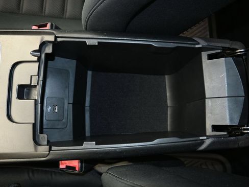 Used 2018 Ford Fusion SE w/ Fusion SE Technology Package FWD image 20