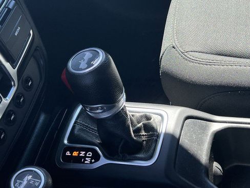 Used 2020 Jeep Wrangler Unlimited Sahara image 15