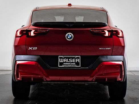 Certified 2025 BMW X2 xDrive28i image 10