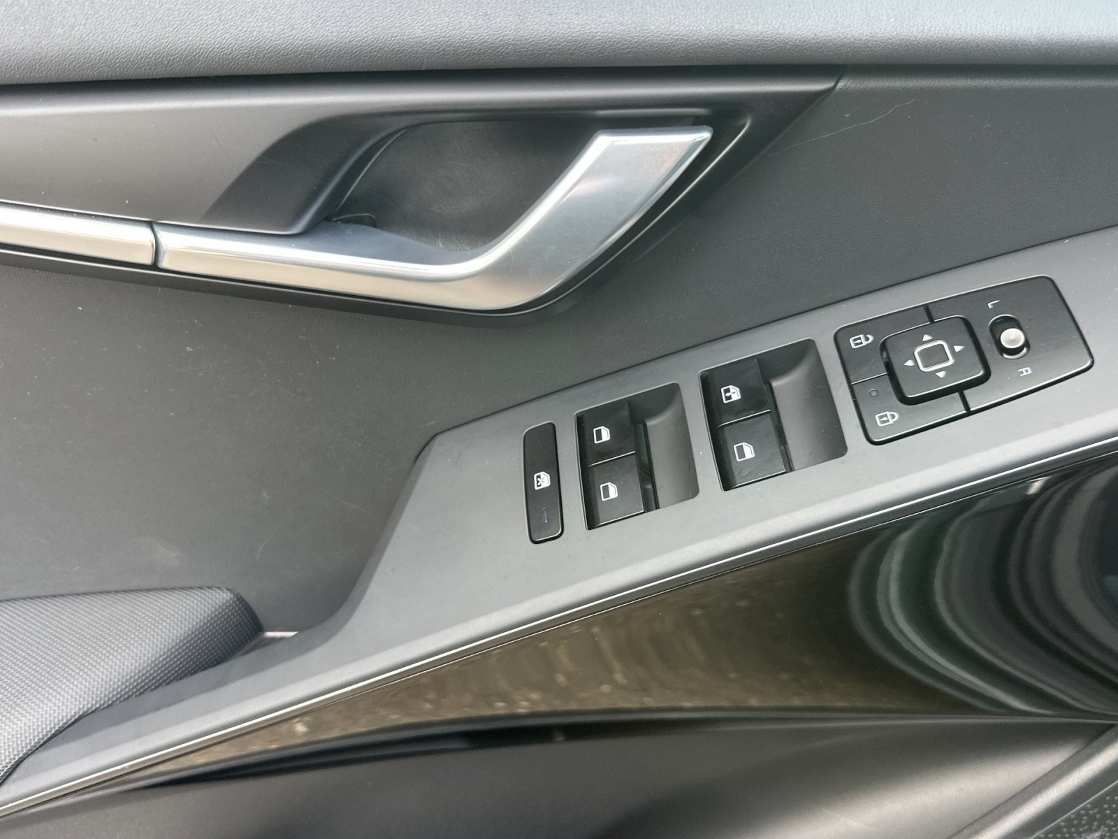 Used 2024 Kia Niro Wind FWD image 11