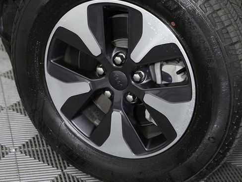 Used 2023 Jeep Grand Cherokee 4WD 4xe image 8