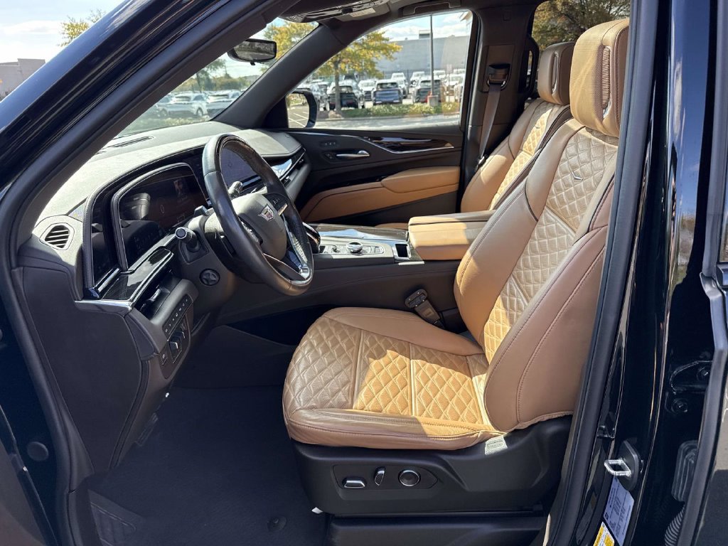 Used 2024 Cadillac Escalade ESV Sport w/ LPO, ONYX Package AWD/4WD image 6
