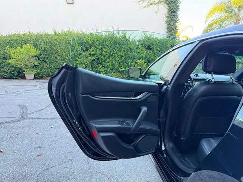 Used 2016 Maserati Ghibli image 11