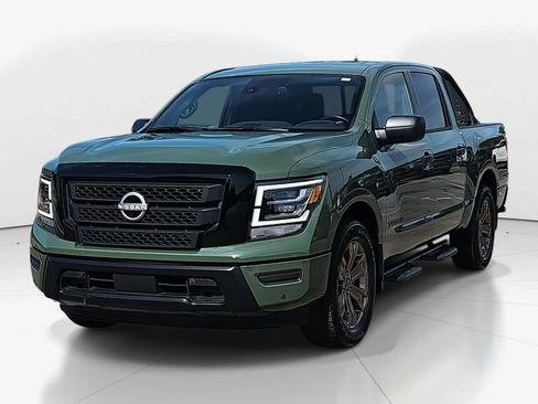 Used 2024 Nissan Titan SV w/ SV Bronze Edition Package image 10