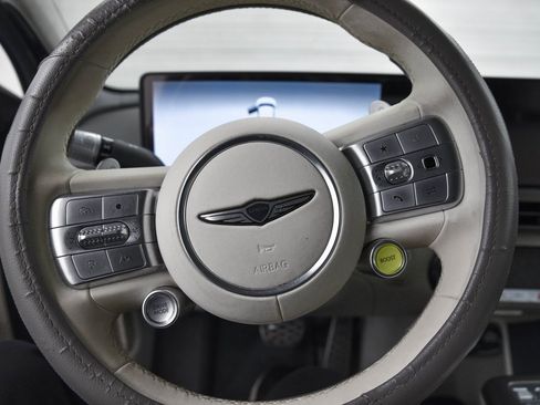 Used 2023 Genesis GV60 Performance image 17