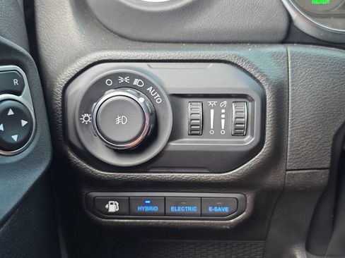 Used 2022 Jeep Wrangler Unlimited Sahara w/ Cold Weather Group AWD/4WD image 27