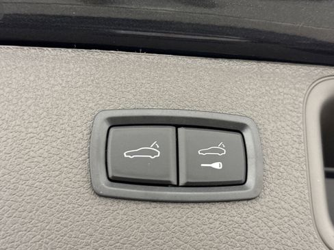 Used 2025 Porsche Macan image 32